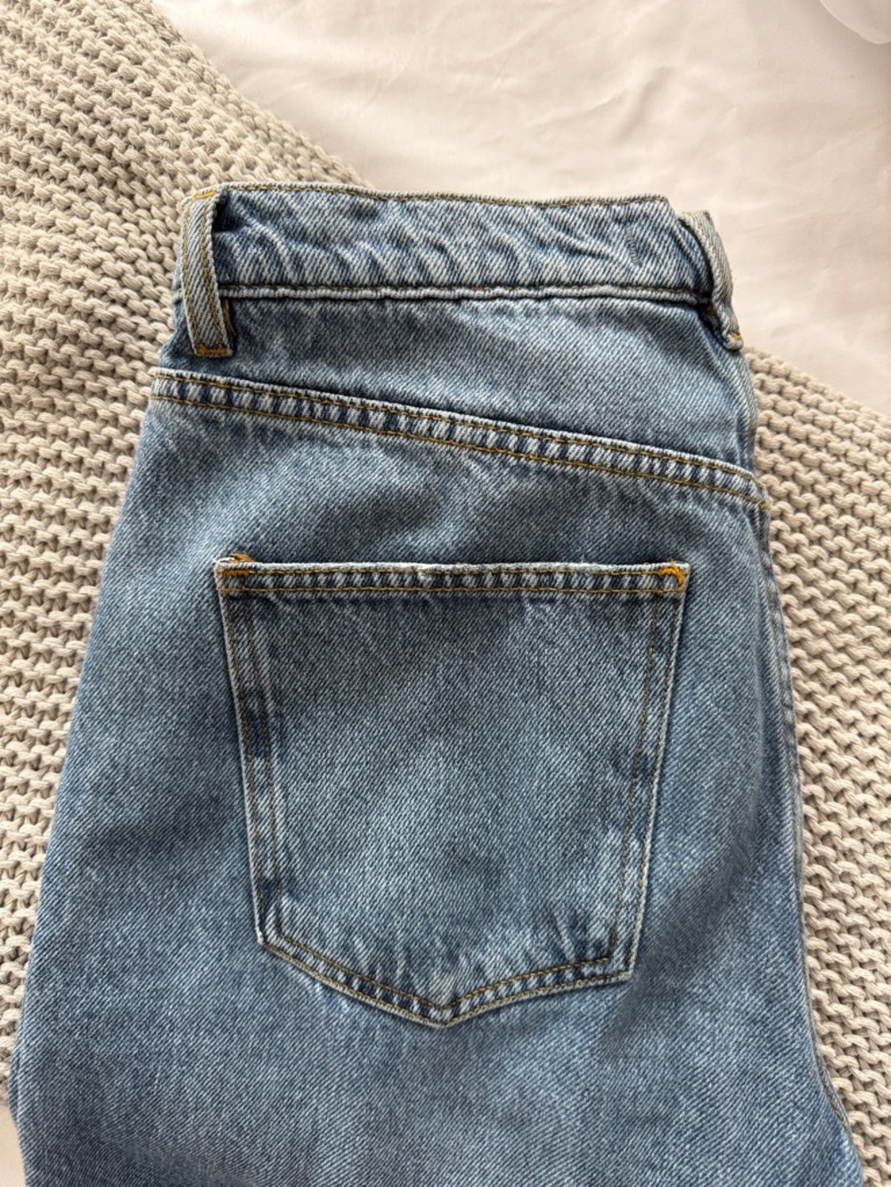 We The Free medium blue slit hem jeans (27) - Picture 7 of 7